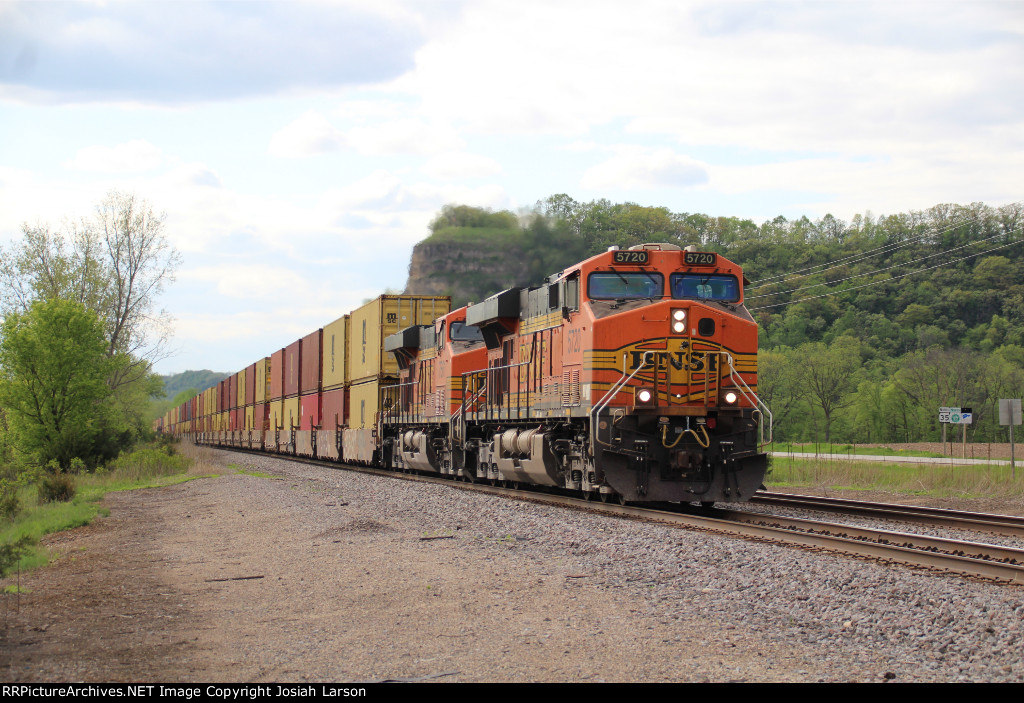 BNSF 5720 East